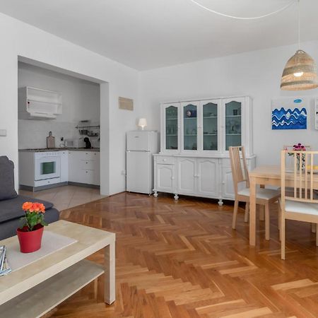Lovely Apartment In Novi Vinodolski With Wifi ภายนอก รูปภาพ