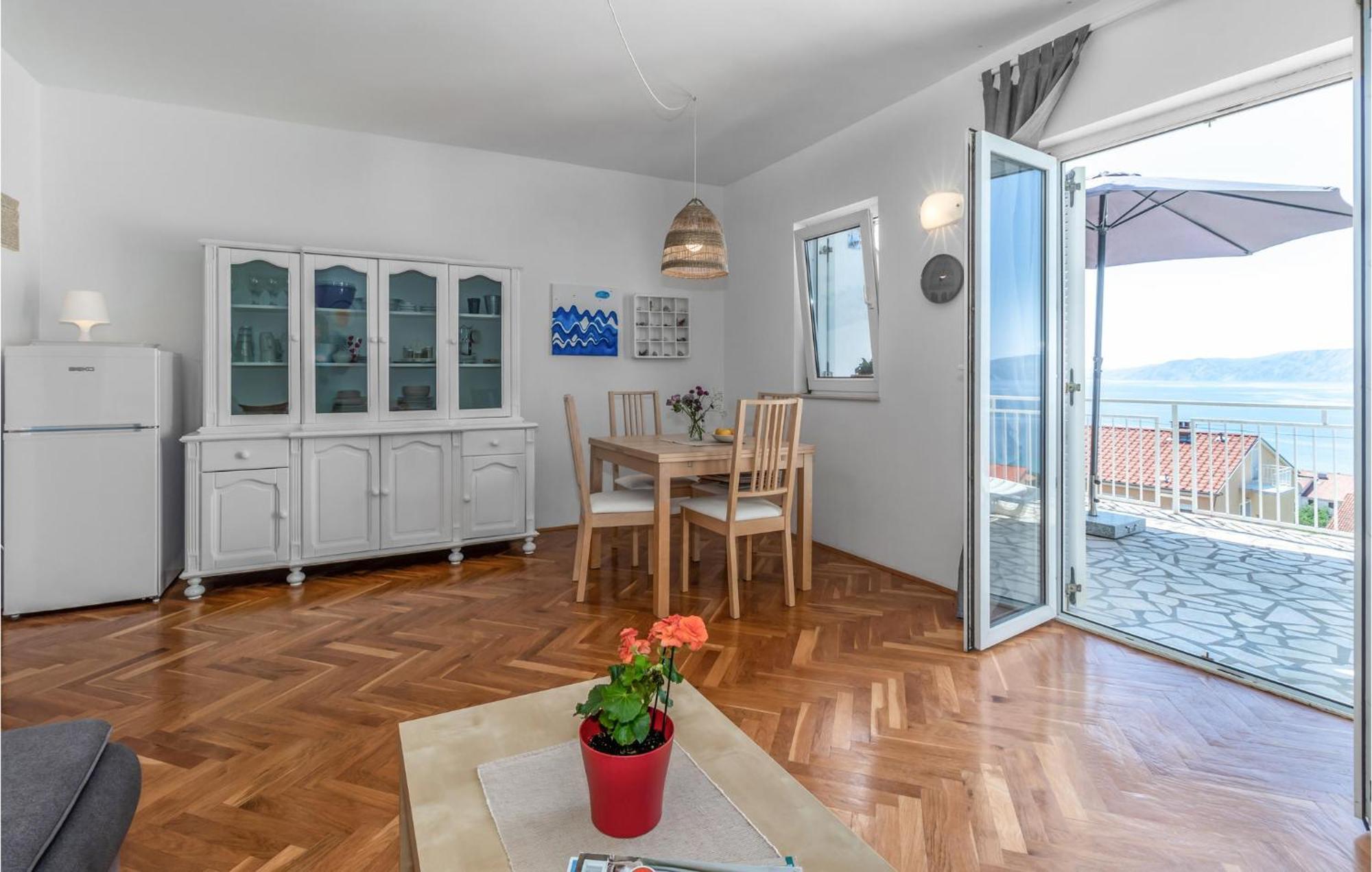 Lovely Apartment In Novi Vinodolski With Wifi ภายนอก รูปภาพ