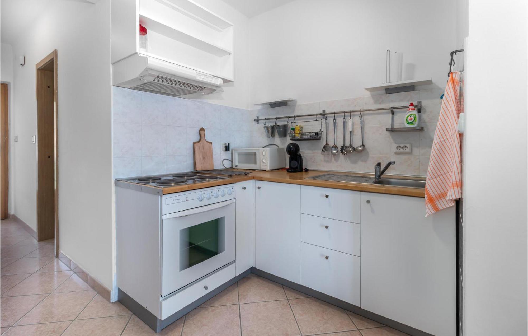 Lovely Apartment In Novi Vinodolski With Wifi ภายนอก รูปภาพ