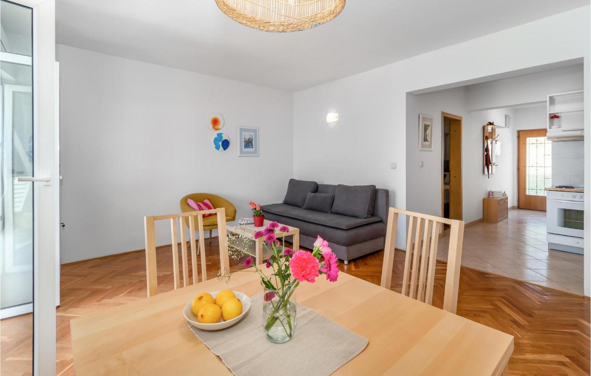 Lovely Apartment In Novi Vinodolski With Wifi ภายนอก รูปภาพ
