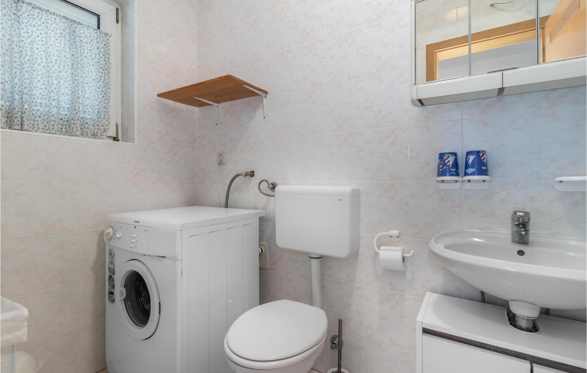 Lovely Apartment In Novi Vinodolski With Wifi ภายนอก รูปภาพ