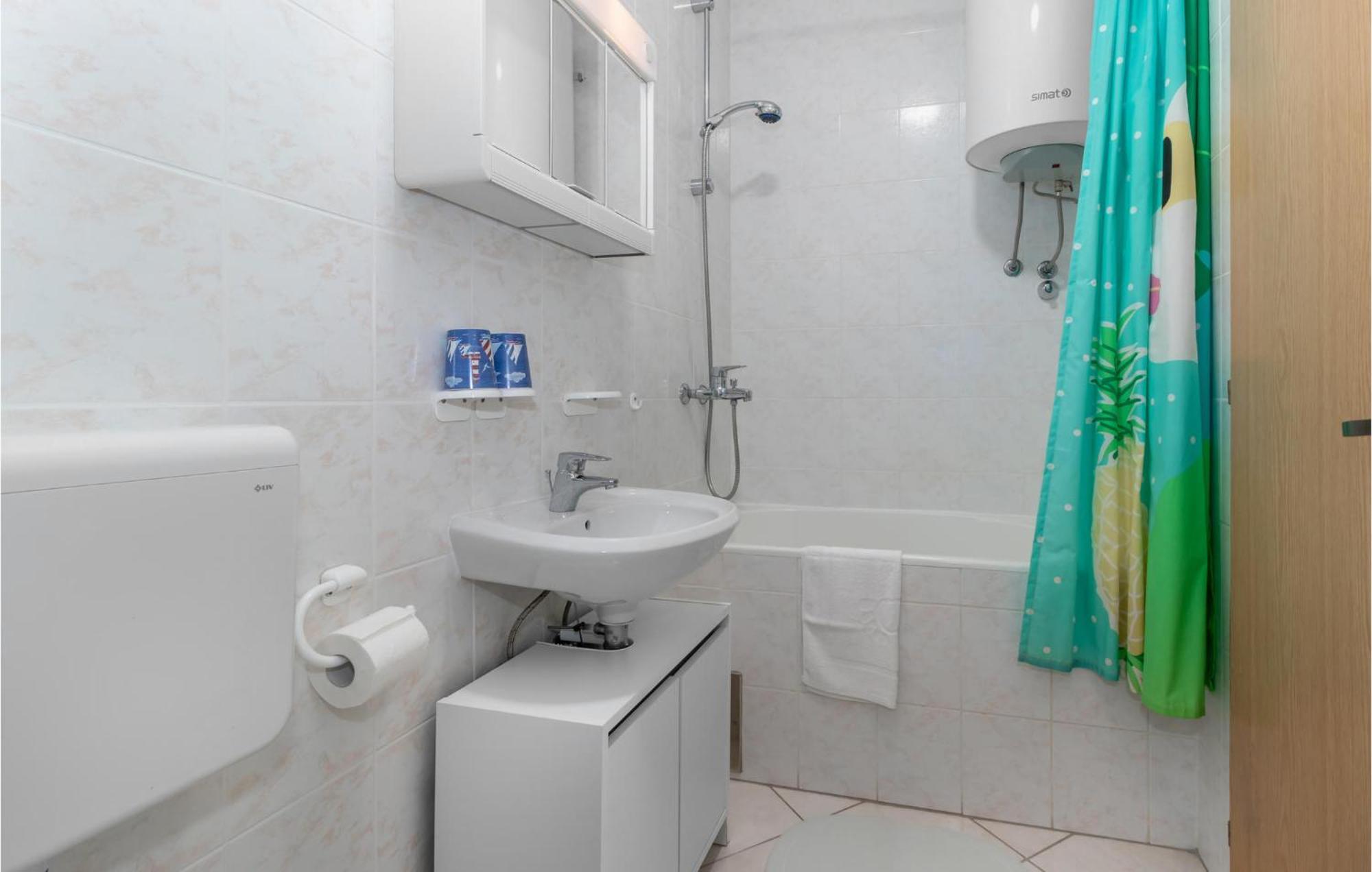 Lovely Apartment In Novi Vinodolski With Wifi ภายนอก รูปภาพ